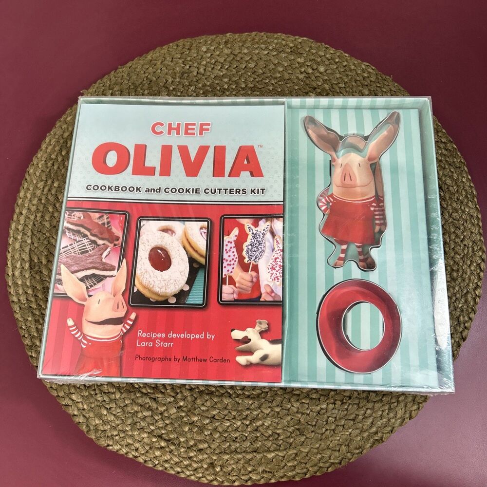 Chef Olivia Cookbook And Cookie Cutter Kit Story with Cooking Instructions NIP